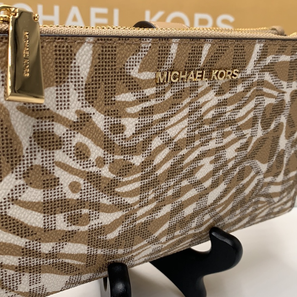 MICHAEL KORS LARGE DOUBLE ZIP WRISTLET WALLET CAMEL MULTI COLOR - Picture 10 of 13